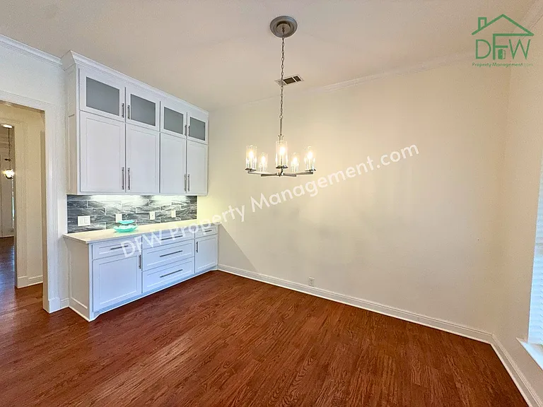 1205 Golden Gate Dr — Photo 7