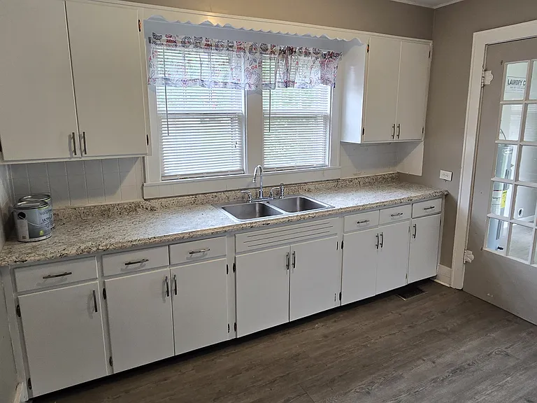 407 Beatty Ave — Photo 9