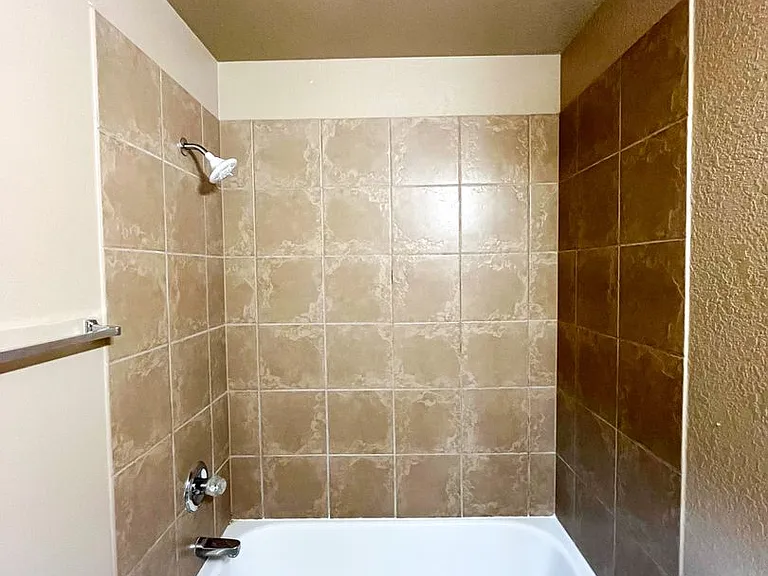 1305 Nicholas Cir — Photo 16