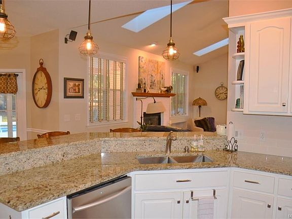 4th image of 971 Oak Lake Dr