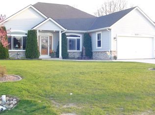 3231 E Lindy Ln, Oak Creek, WI 53154