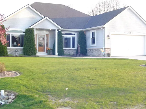 3231 E Lindy Ln, Oak Creek, WI 53154