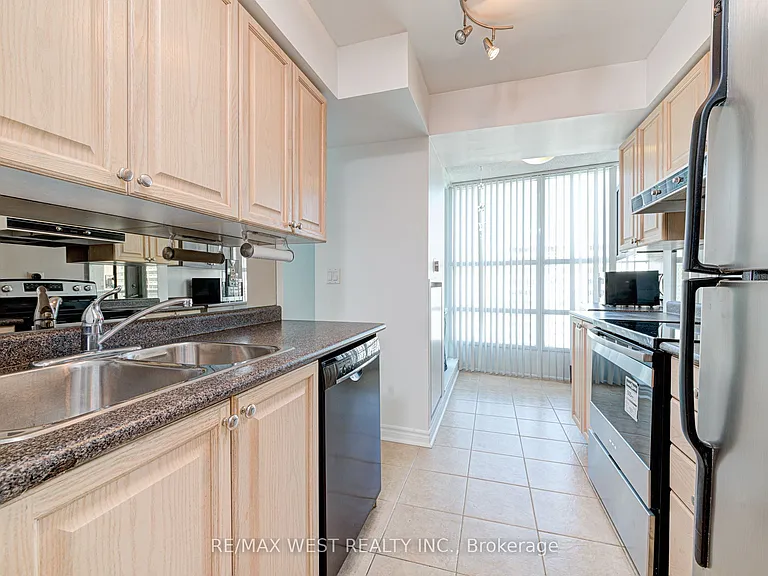 1 Elm Dr W #1611 — Photo 9