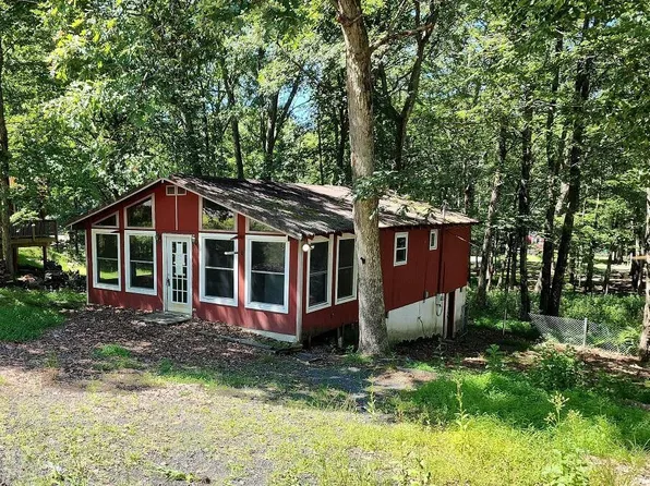 113 Puma Ct, Dingmans Ferry, PA 18328