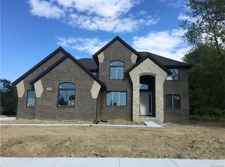 1935 Rosati Ct, Rochester Hills, MI 48307