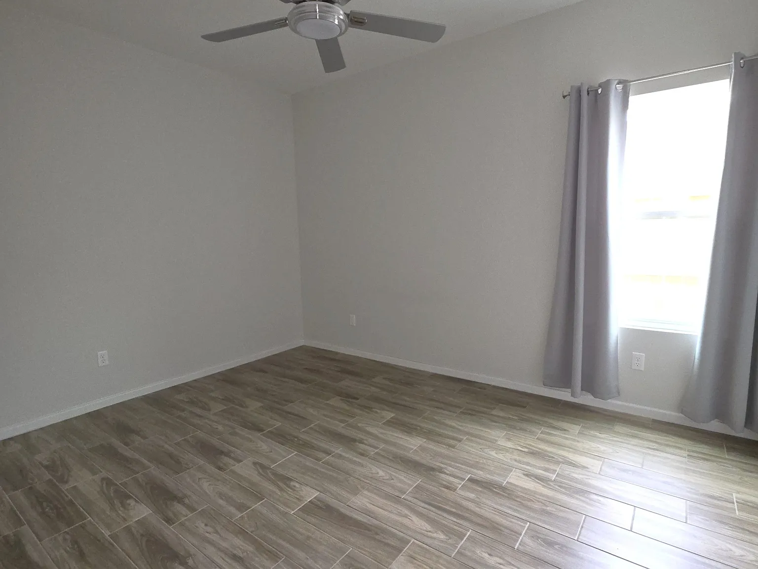 913 N Clarence Ave — Photo 3