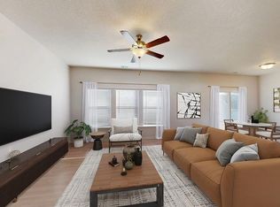 433 Rock Creek Dr, Tonganoxie, KS 66086