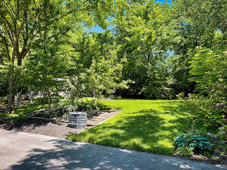320 Leopole Rd — Photo 32