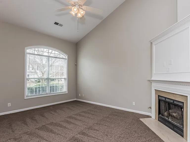 710 Weatherstone Trce — Photo 4