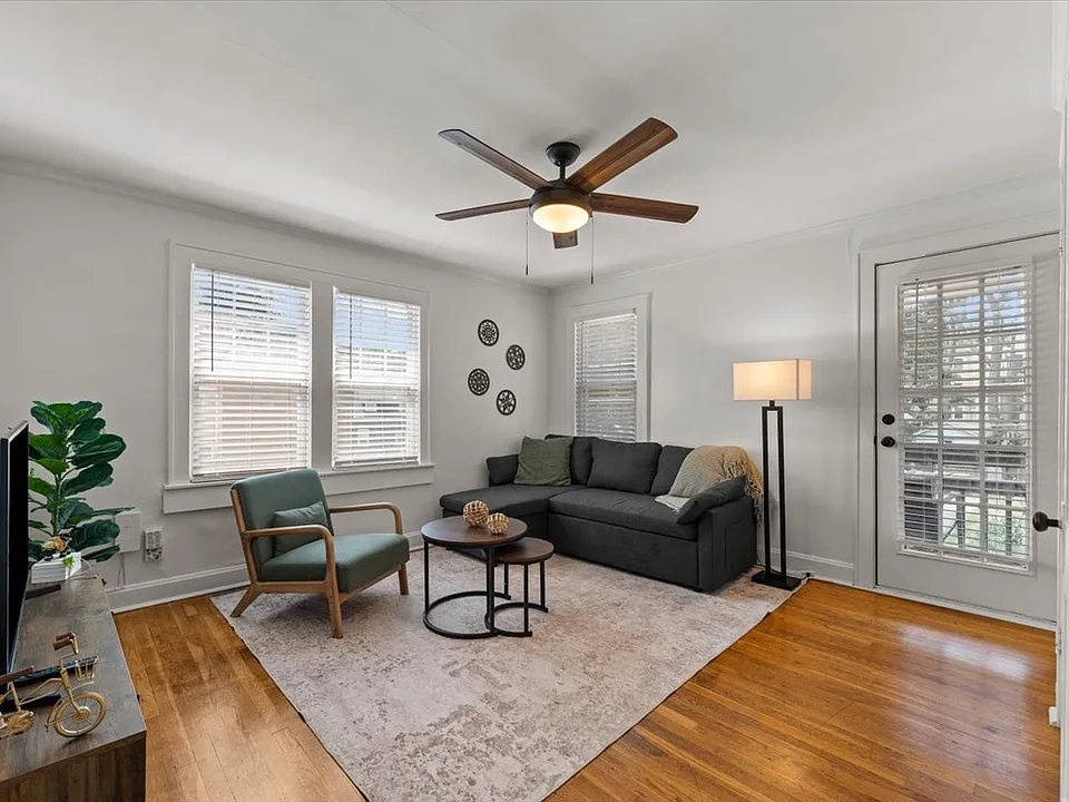 1111 W 41st St #2W