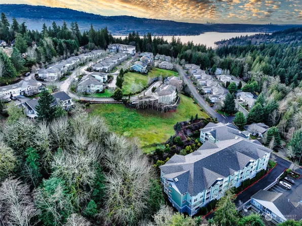 4406 Providence Point Place SE #111, Issaquah, WA 98029