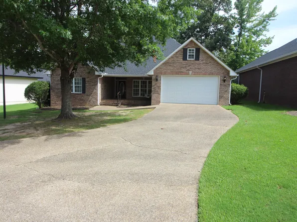 15 Twin Oaks Pl, Laurel, MS 39440