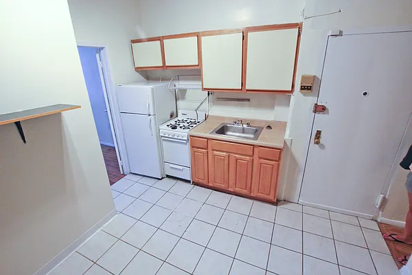 Rented by Jonis Realty | media 17