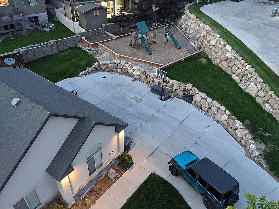 2nd image of 528 W Miller Hollow Cv