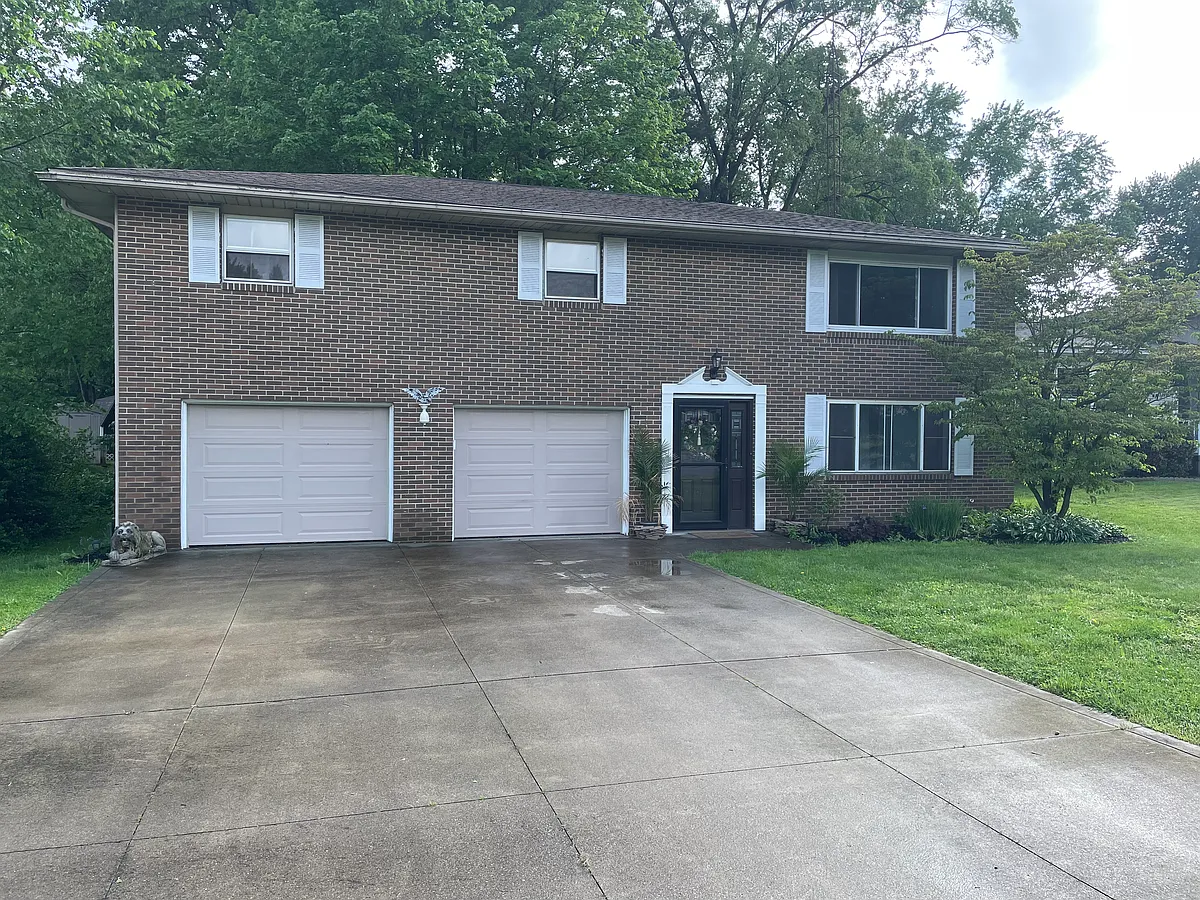 Building Photo - 3467 Briardale Dr NW