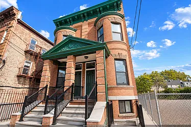 124A Lexington Avenue