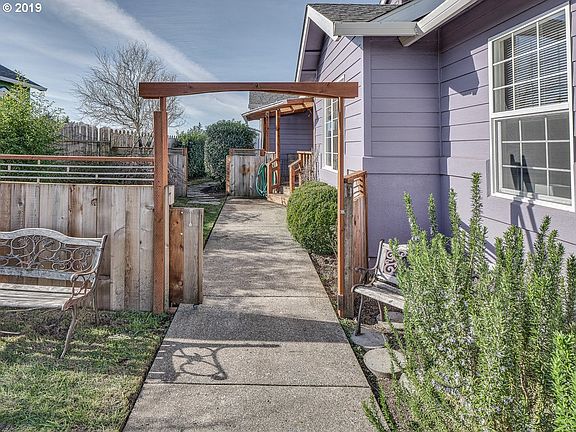 5th image of 5135 NE Voyage Ave