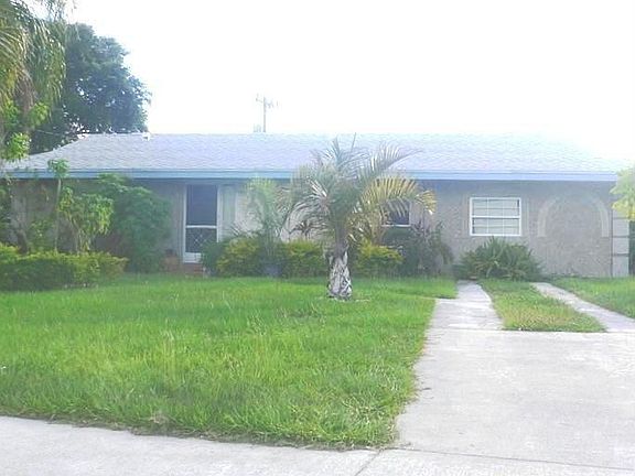 2nd image of 500 SW Airoso Blvd