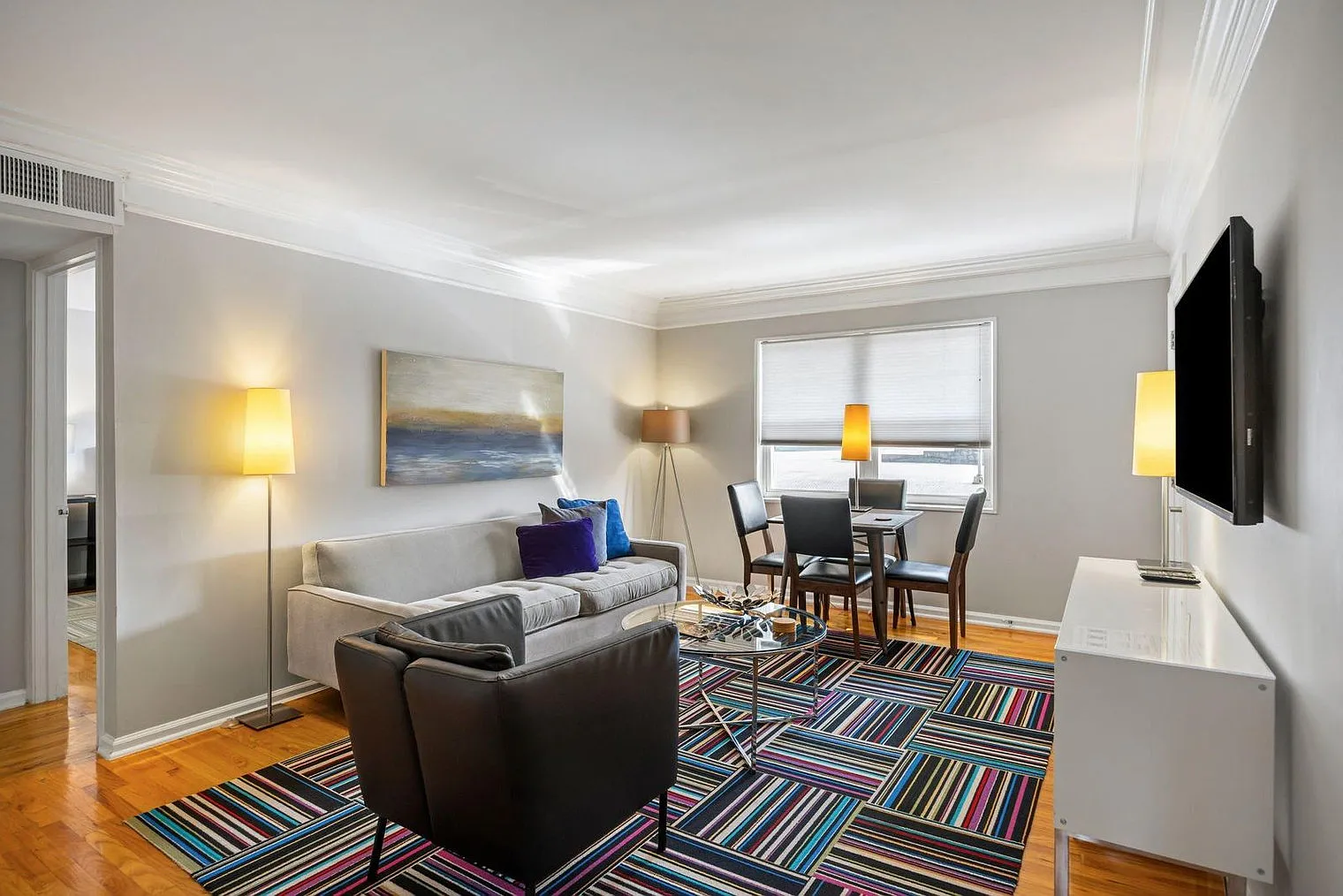 1 bed, 1.0 bath, 645 sqft, $3,334 — Photo 2