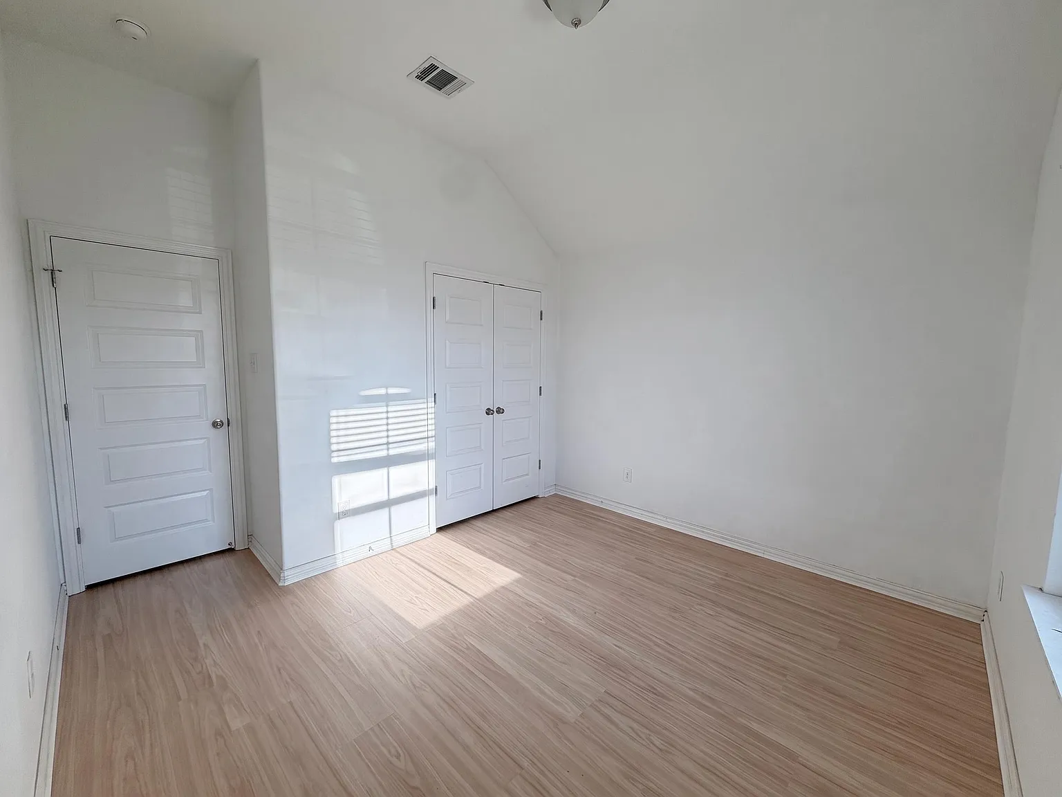 3 bed, 1850 sqft, $2,149 — Photo 3
