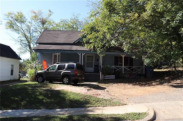 2nd image of 624 7th St SW