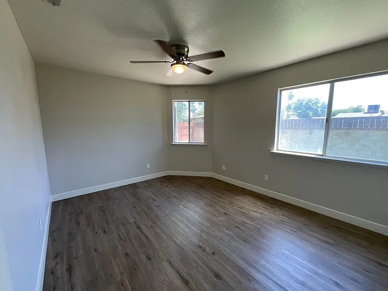 7016 N Thorne Ave — Photo 11
