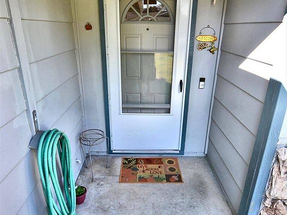 3rd image of 8931 Genoa Ave