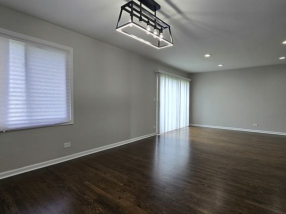 5th image of 920 White Oak Ln