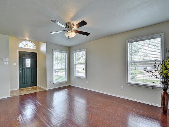 4th image of 3016 Ellis Dr