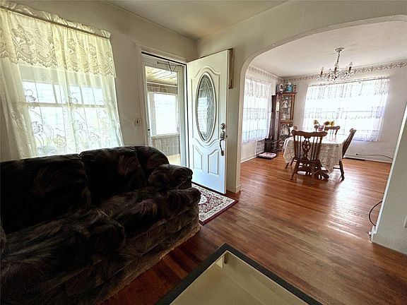 4th image of 224 Jay St