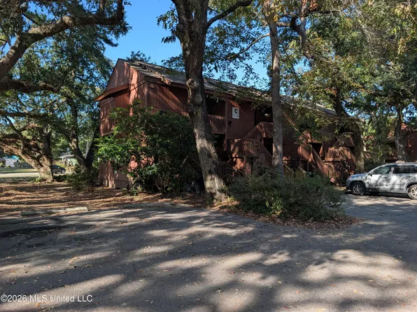 121 Lakeside Villa #C, Diamondhead, MS 39525
