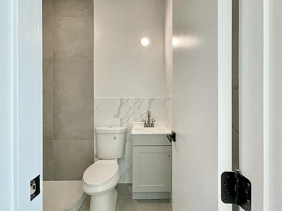 5th image of 79 Stuyvesant Ave #3LA