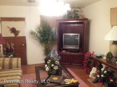 2nd image of 701 Stafford St