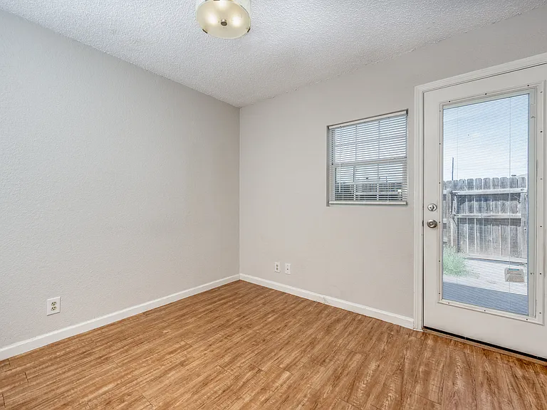 604 Meadow View Ct #3 — Photo 5