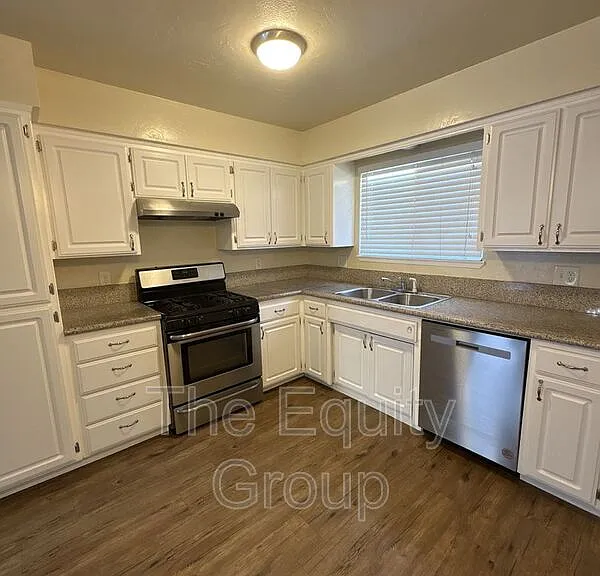 547 W Tulare Ave #A — Photo 6