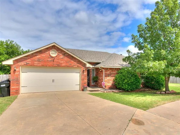 4508 Applegate Dr, Moore, OK 73160