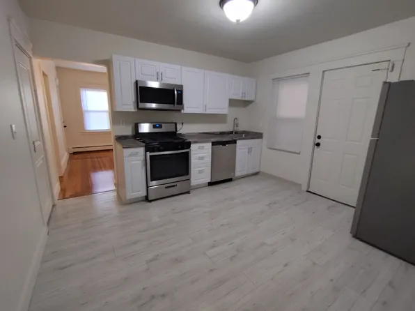 220 Washington St APT 1, West Warwick, RI 02893