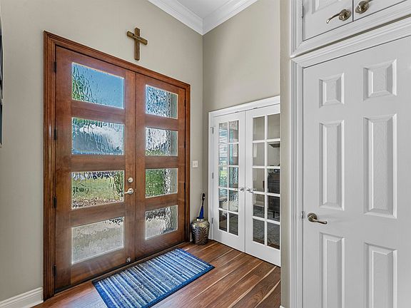3rd image of 806 S Kade Ln
