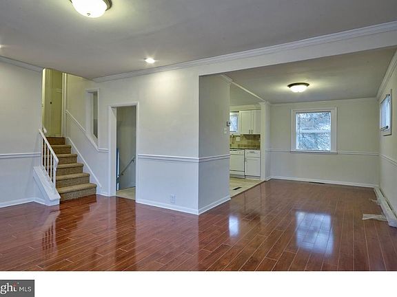 4th image of 305 W Maiden Ln