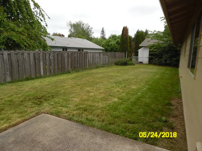 745 SE Alethea Way — Photo 15