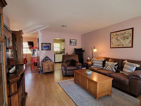 4th image of 8 Hampshire Lane #72
