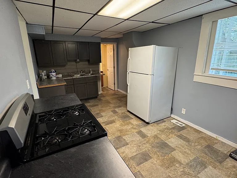 752 Butterworth St SW — Photo 3