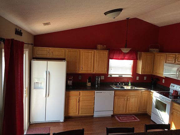 3rd image of 211 Lakeview Dr