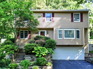 204 Mill Dam Ct, Centerport, NY 11721