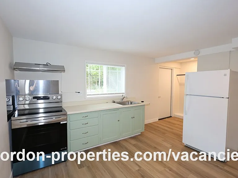 275 S 5th St #B — Photo 8