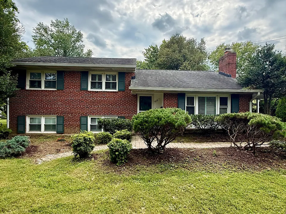 1415 Mayflower Dr