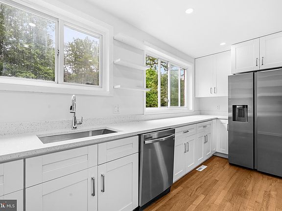 4th image of 8618 Lantern Ln
