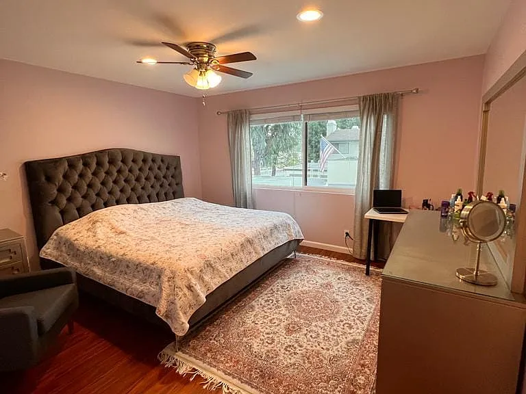 10500 Sunland Blvd #3 — Photo 6
