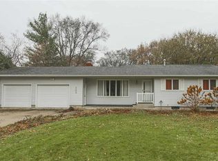302 Emery Dr, Waverly, IA 50677