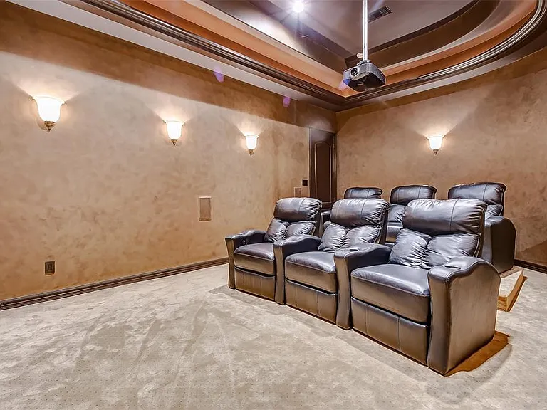 33202 W Haddon Ct — Photo 33
